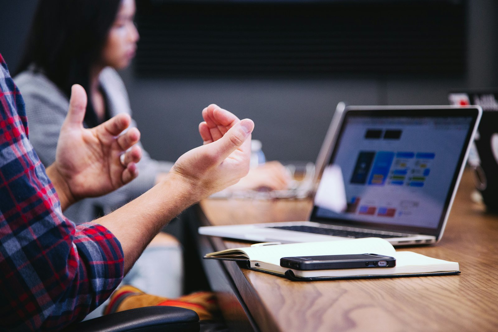 Google, sito web o social: da dove conviene iniziare?